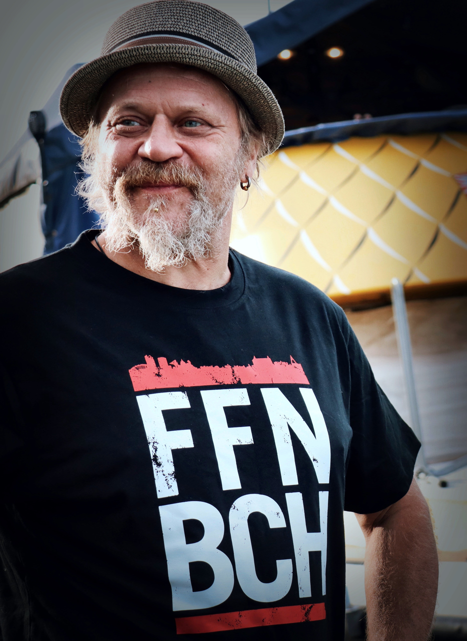 T-Shirt "RUN FFNBCH"